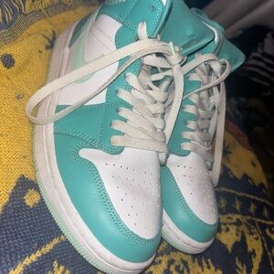 Air jordan 1 mid washed teal women’s size US 7.5